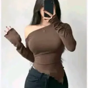 Pritty glamorous women top & tonic